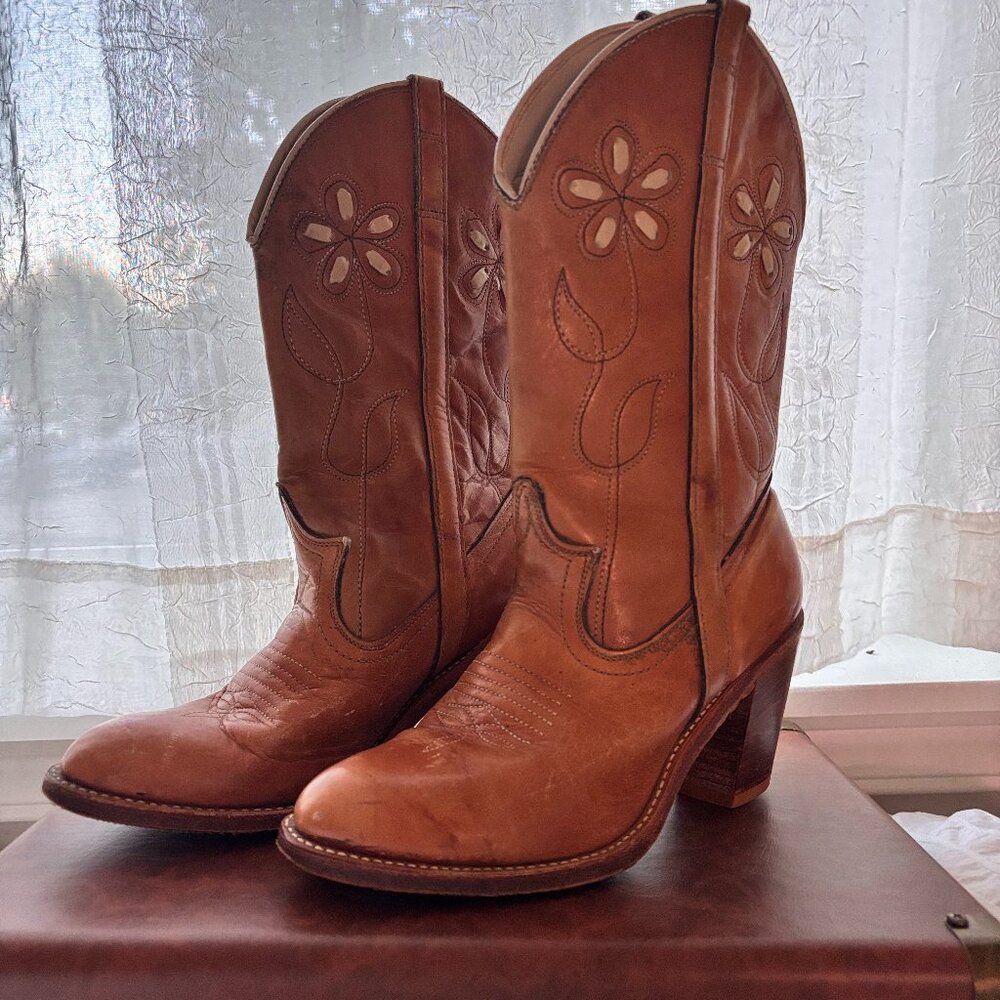 DINGO vintage flower embroidered leather cowboy boots
